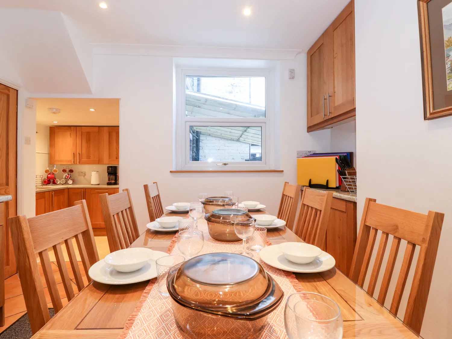 Kitchen & Dining