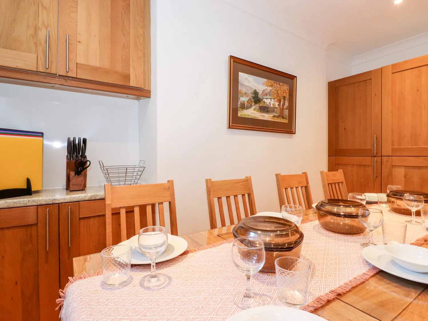 Kitchen & Dining