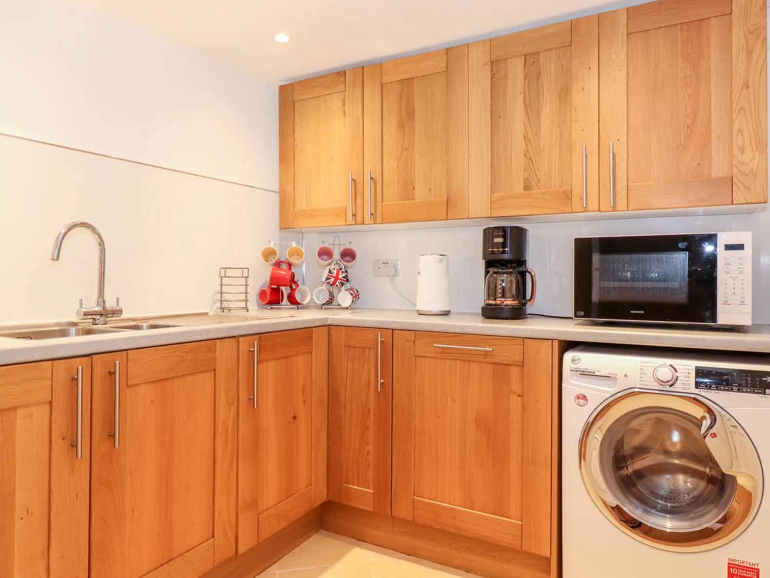 Kitchen & Dining