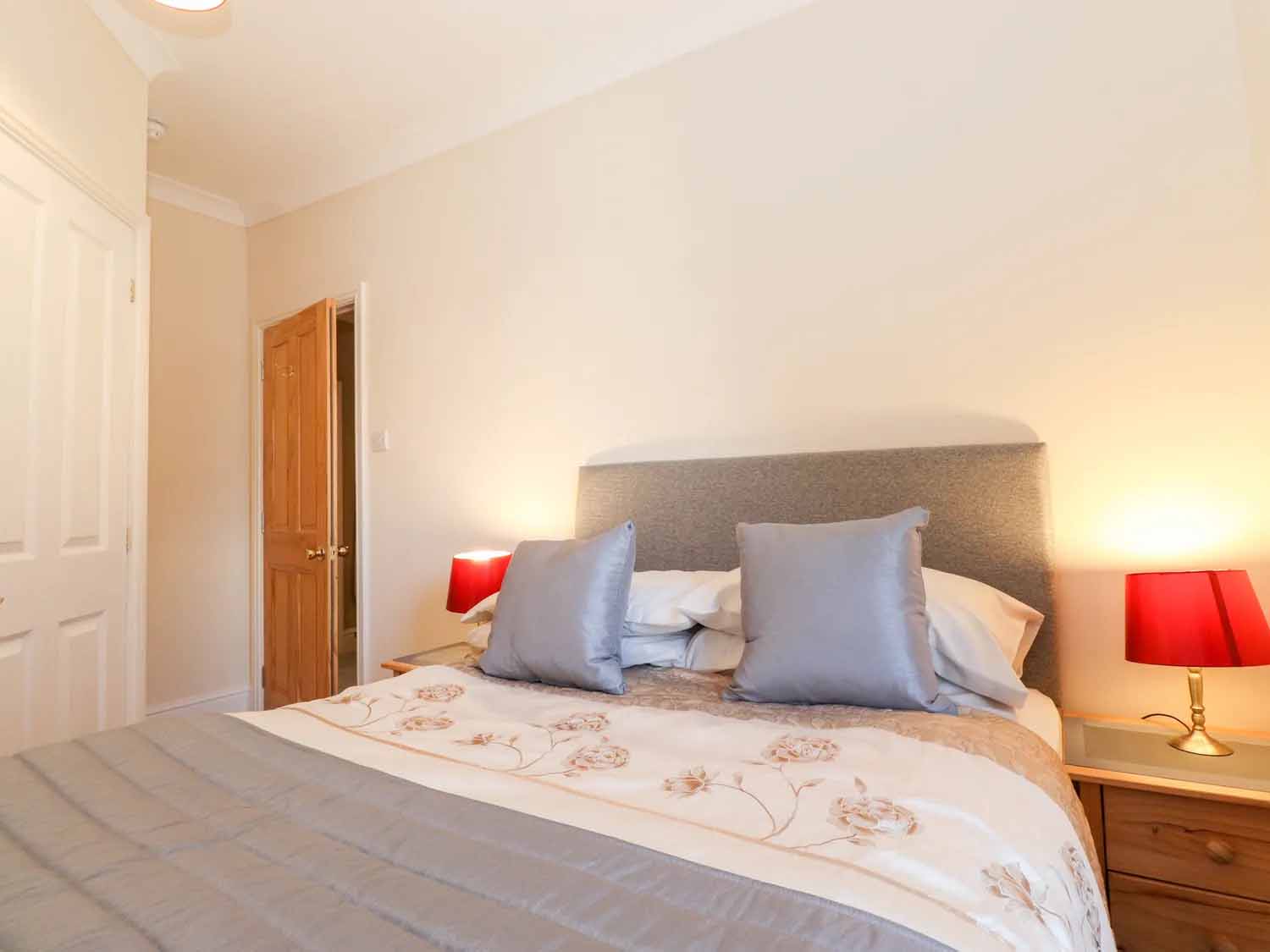 Bedrooms & Bathrooms