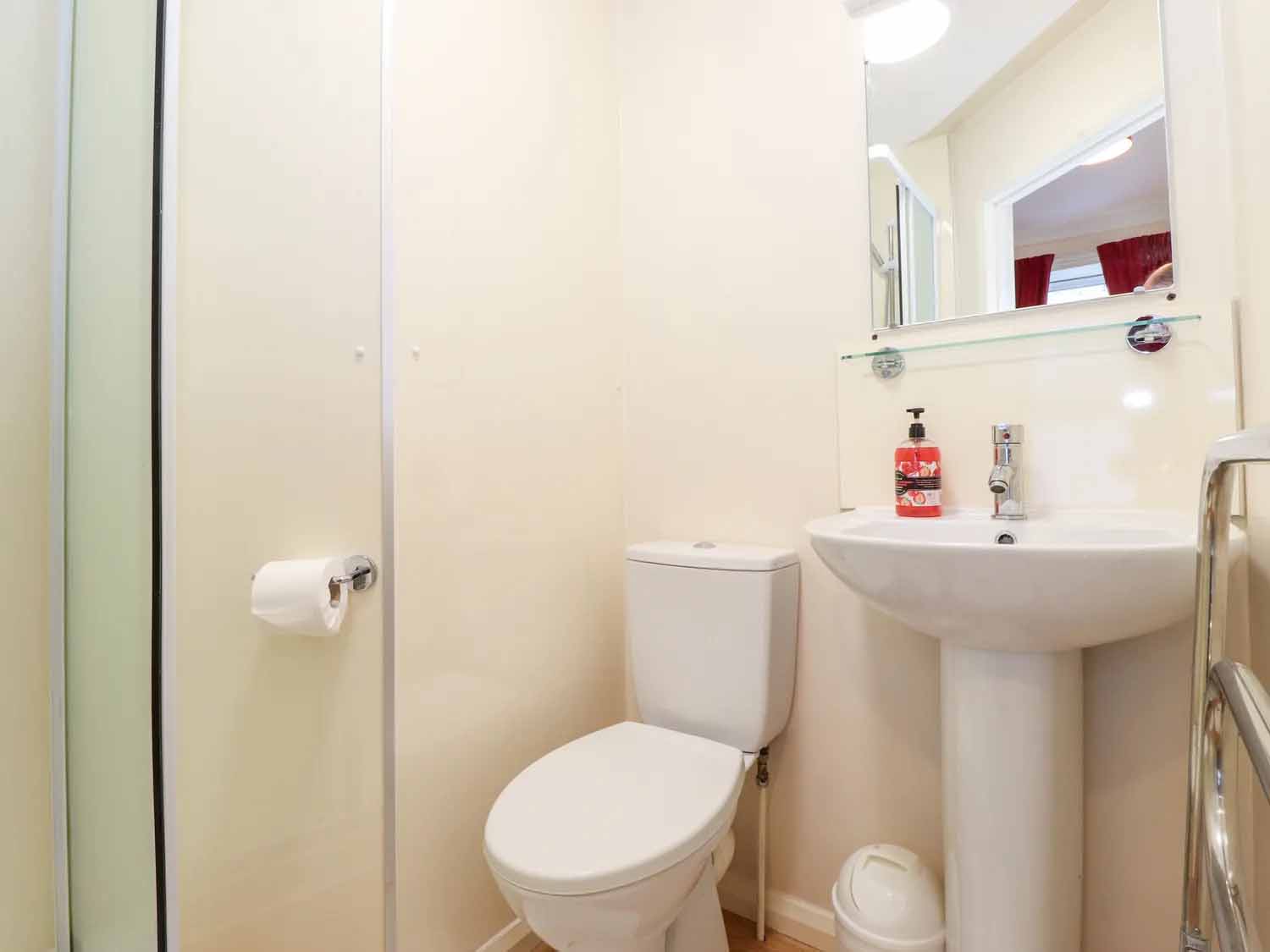 Bedrooms & Bathrooms