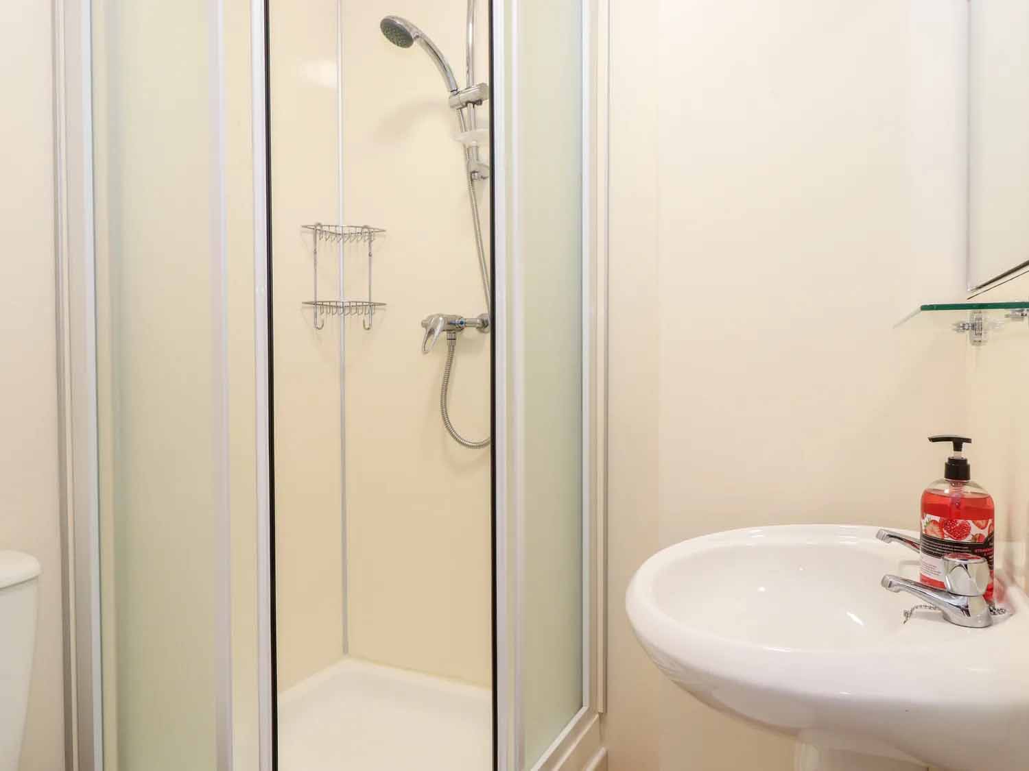 Bedrooms & Bathrooms