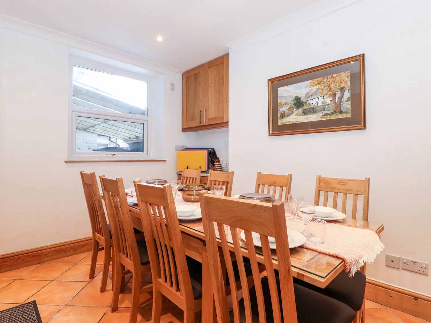 Kitchen & Dining