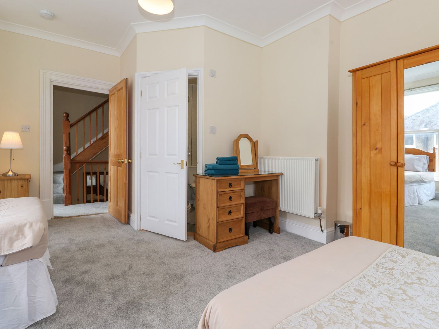 Bedrooms & Bathrooms
