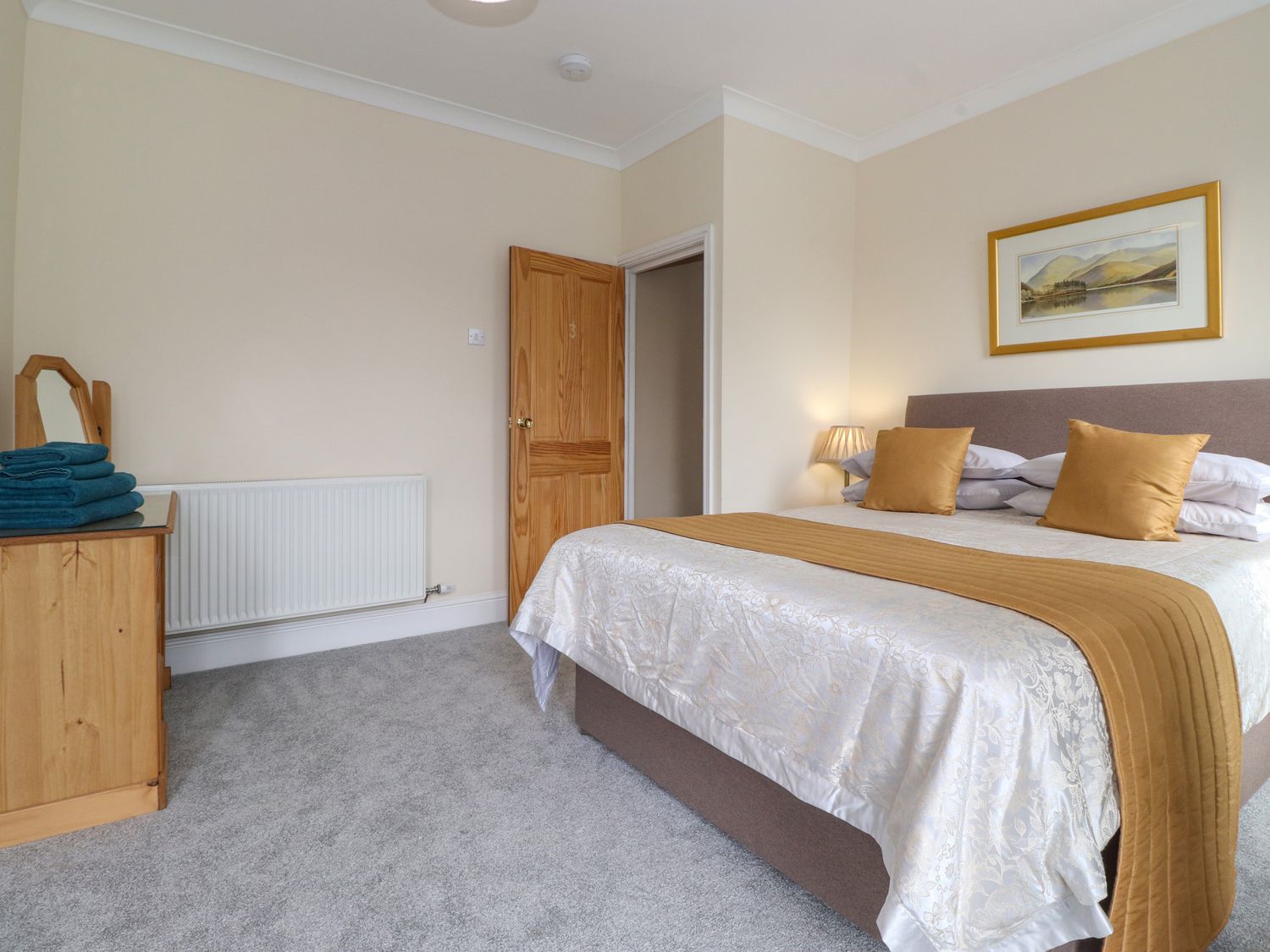 Bedrooms & Bathrooms