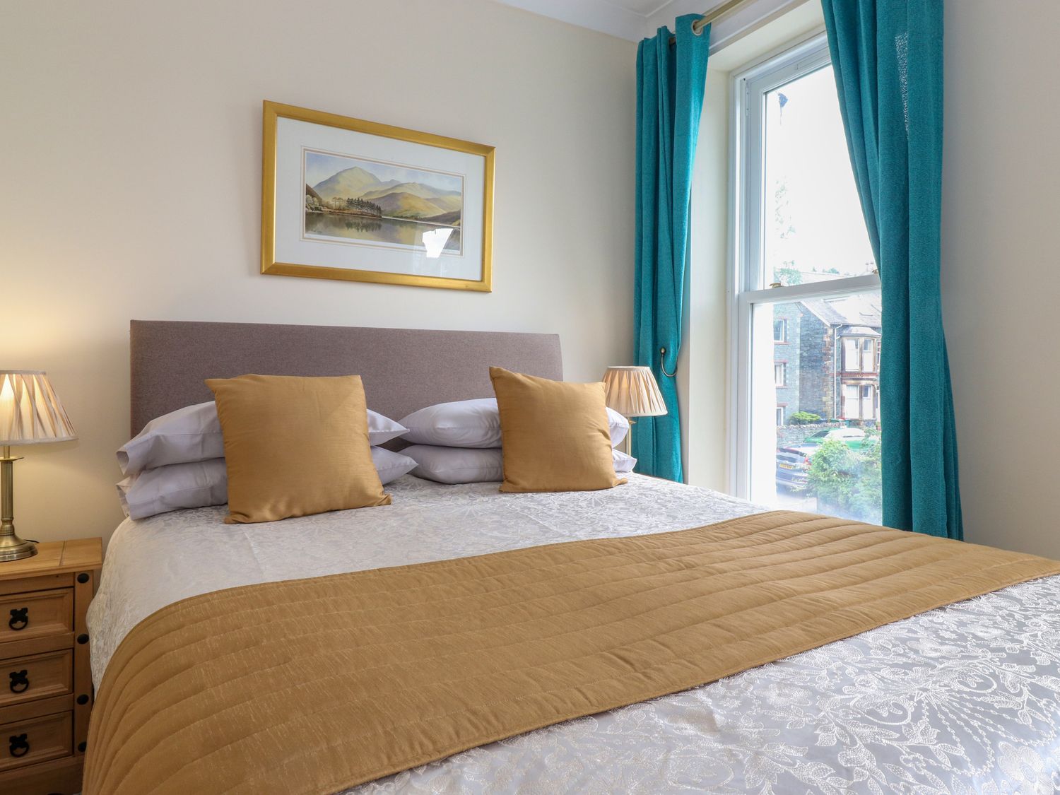 Bedrooms & Bathrooms