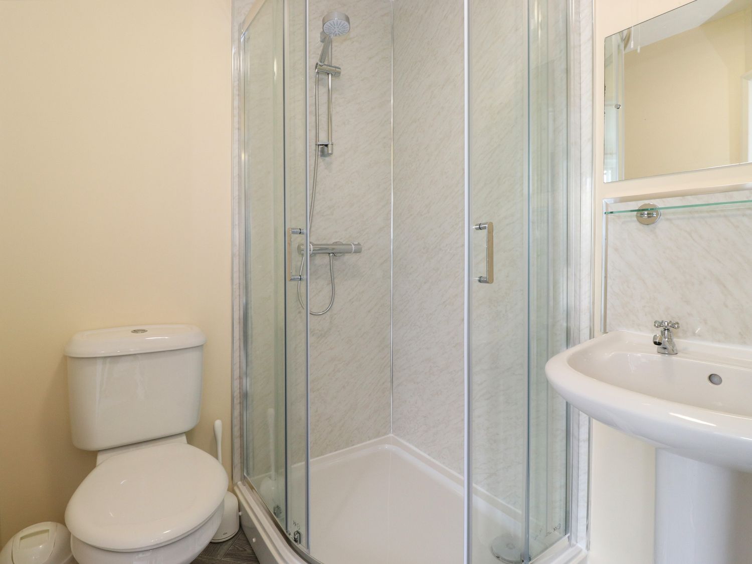 Bedrooms & Bathrooms