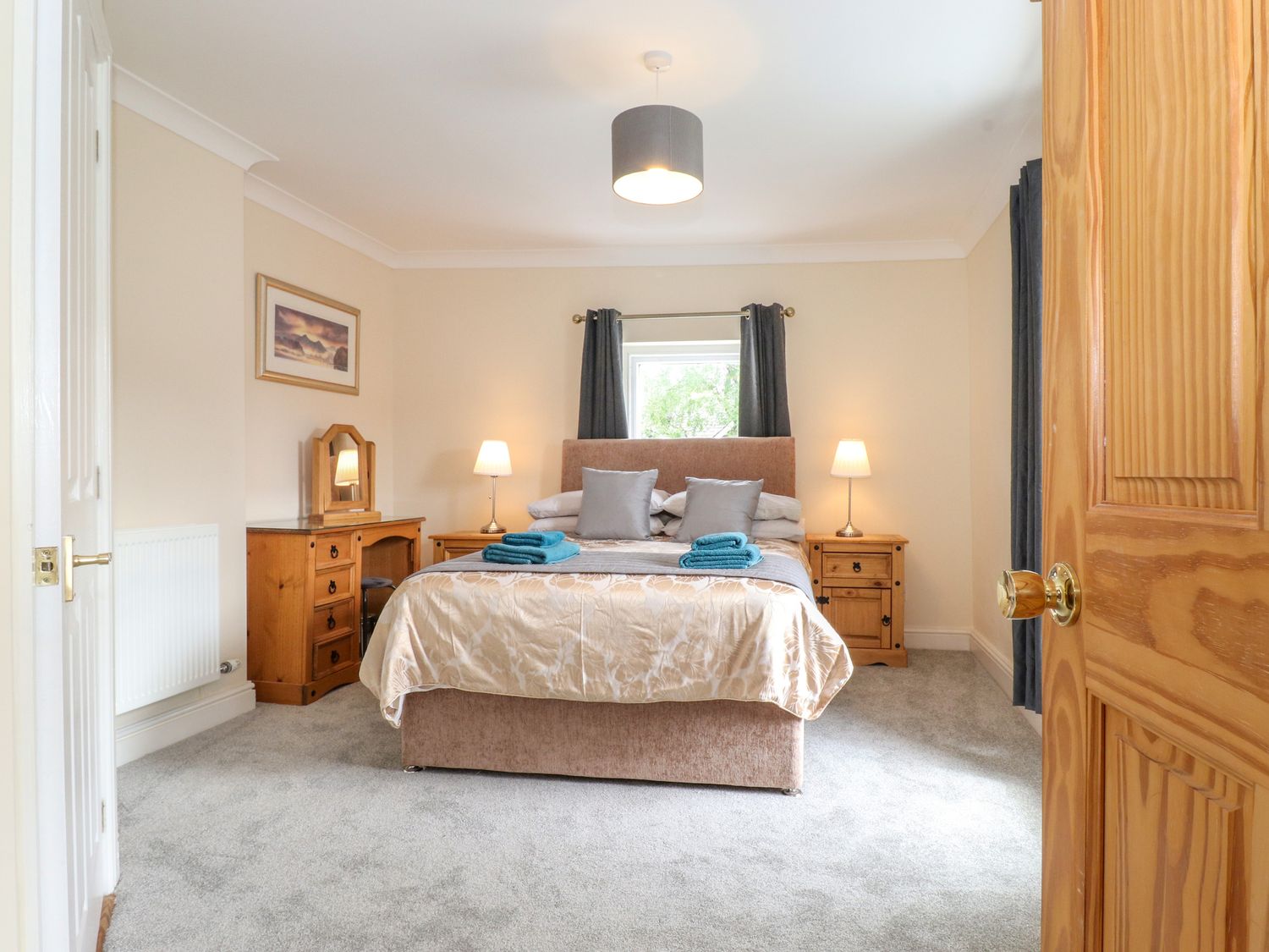 Bedrooms & Bathrooms