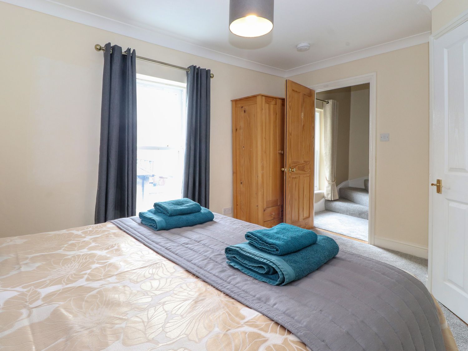 Bedrooms & Bathrooms