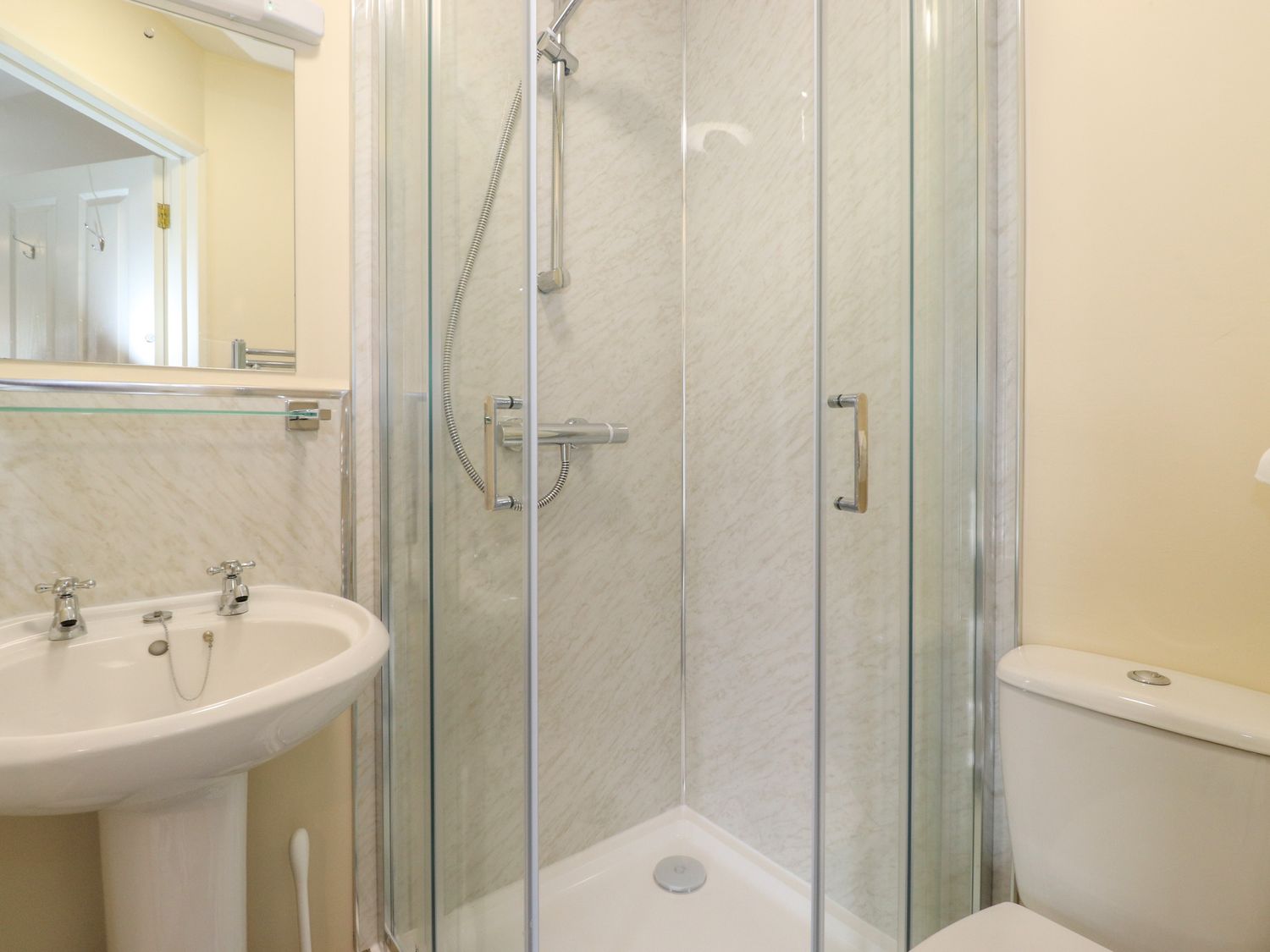 Bedrooms & Bathrooms