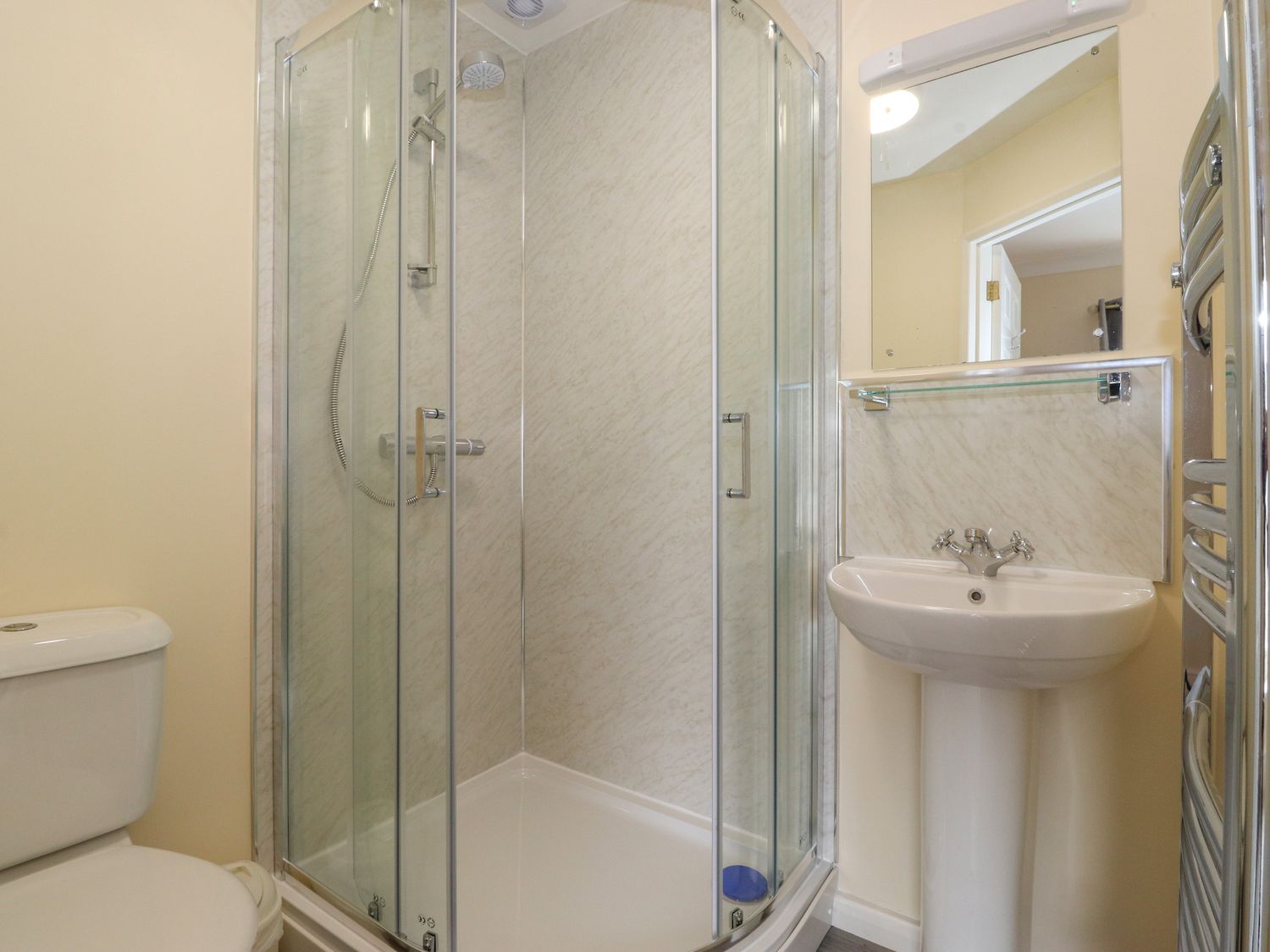 Bedrooms & Bathrooms