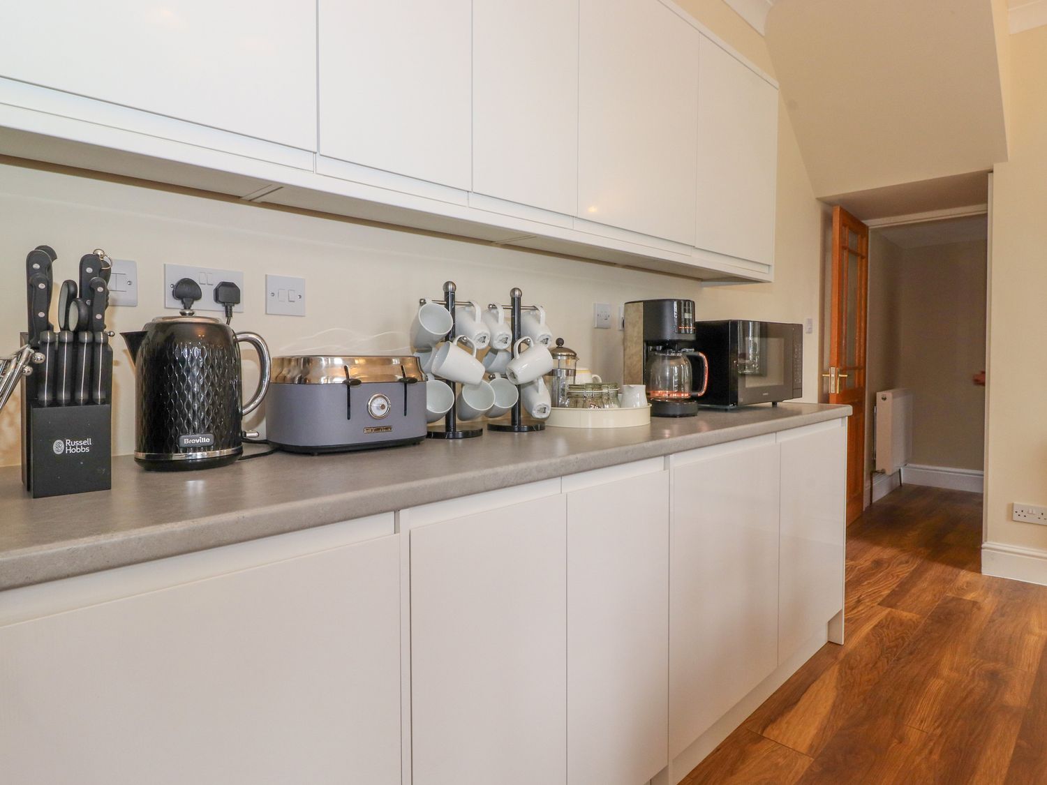 Kitchen & Dining