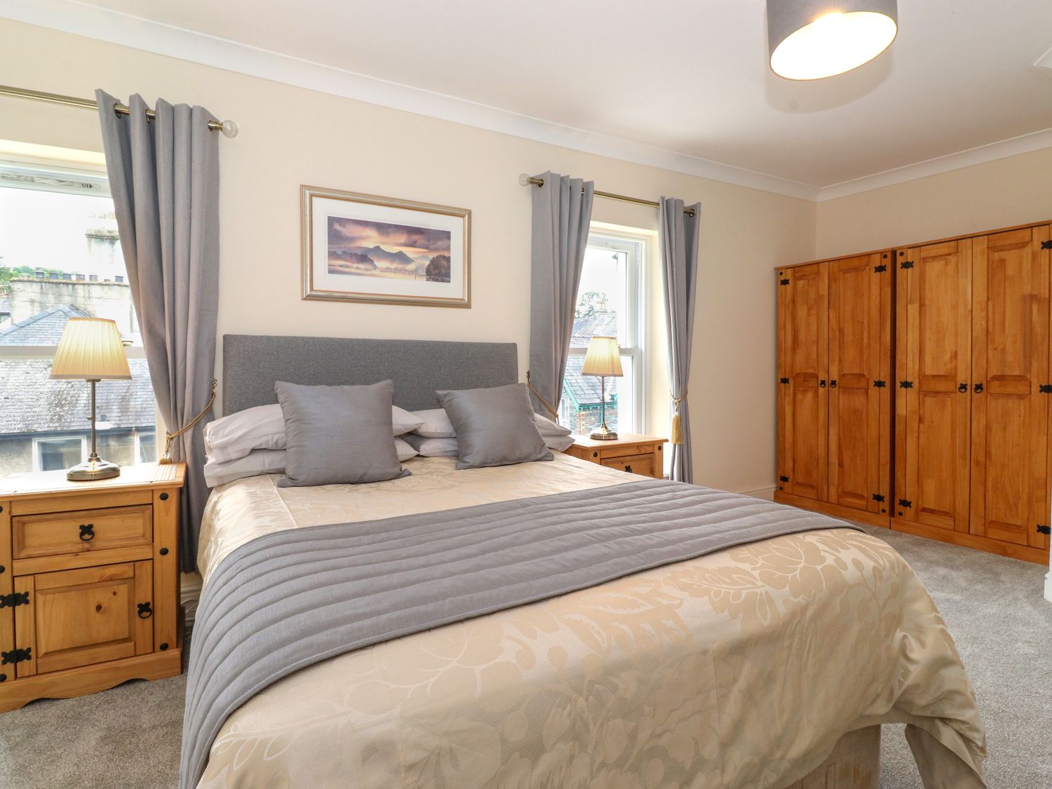 Bedrooms & Bathrooms